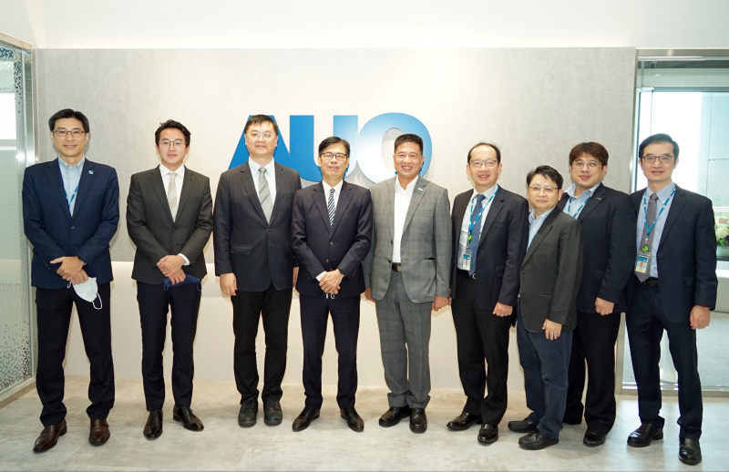 金世豪光電前進亞灣成立「AUO解決方案研發中心」，作為多元場域解決方案研發及試驗場域（圖中左為高雄市長陳其邁、圖中右為金世豪光電董事長彭双浪）